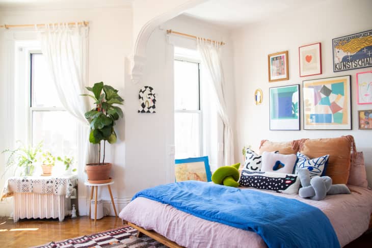 These Are The Top Bedroom Decor Trends For 2022 According To Pinterest   At House Tours 2022 07 Anna B Bed 2